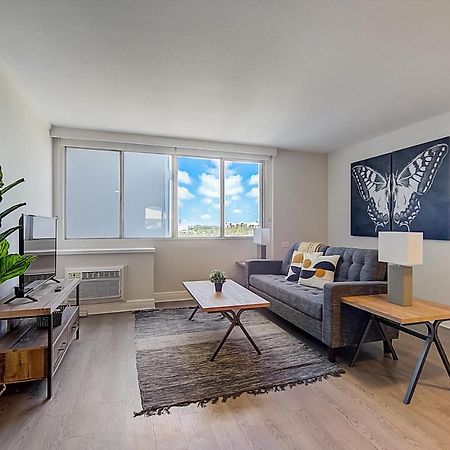 Frontdesk The Wayland Apts Downtown St Pete Apartment Сейнт Питърсбърг Екстериор снимка