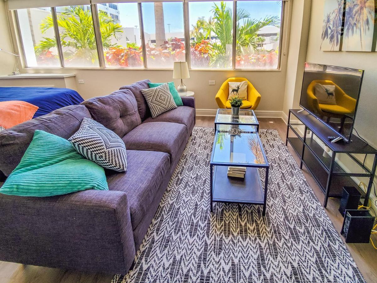 Frontdesk The Wayland Apts Downtown St Pete Apartment Сейнт Питърсбърг Стая снимка