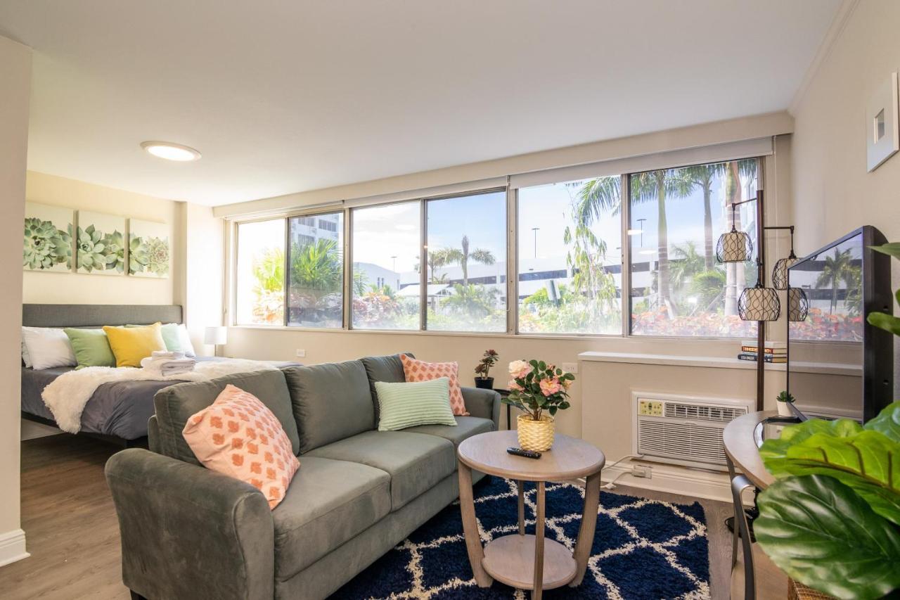 Frontdesk The Wayland Apts Downtown St Pete Apartment Сейнт Питърсбърг Стая снимка