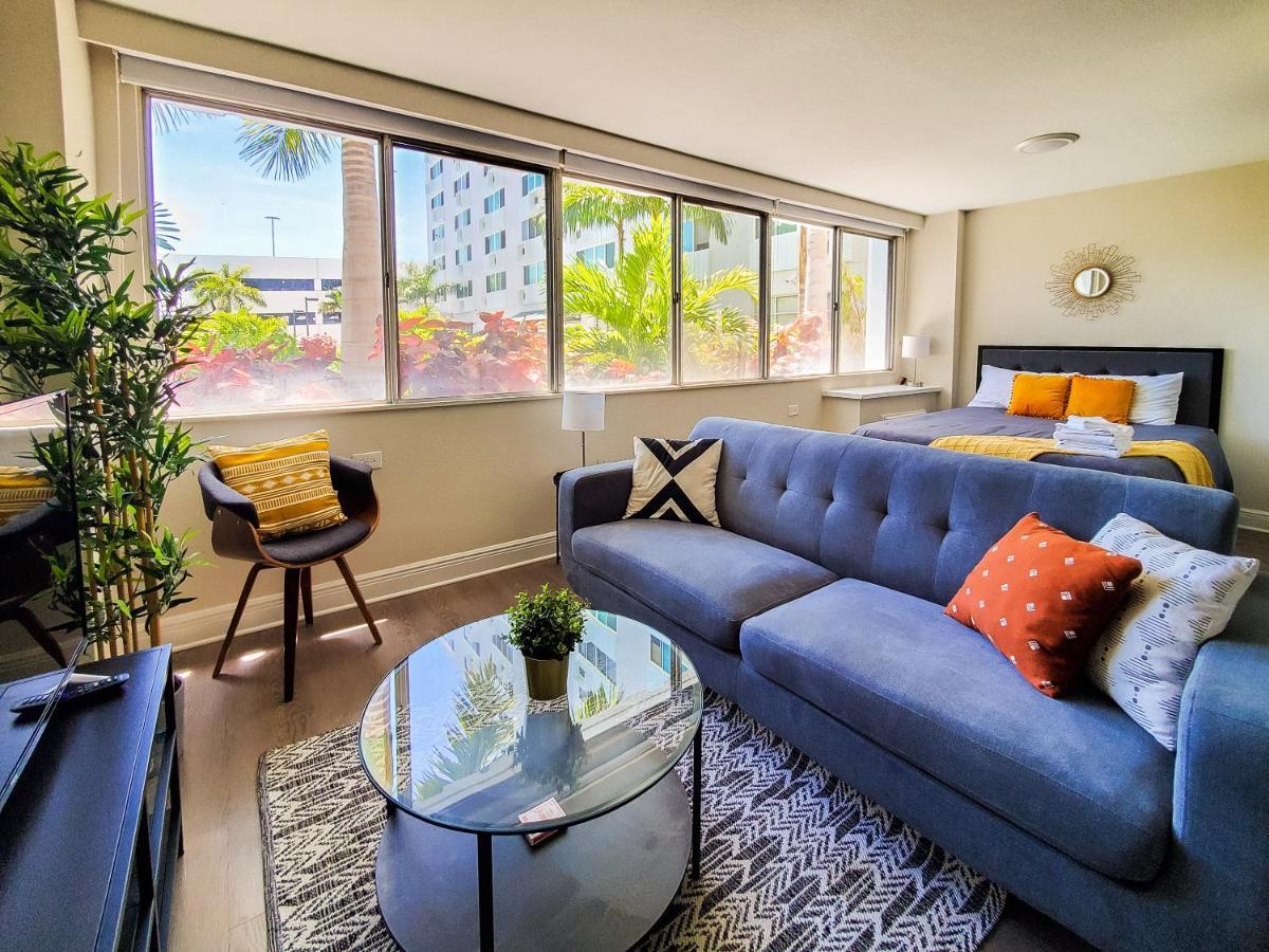 Frontdesk The Wayland Apts Downtown St Pete Apartment Сейнт Питърсбърг Стая снимка