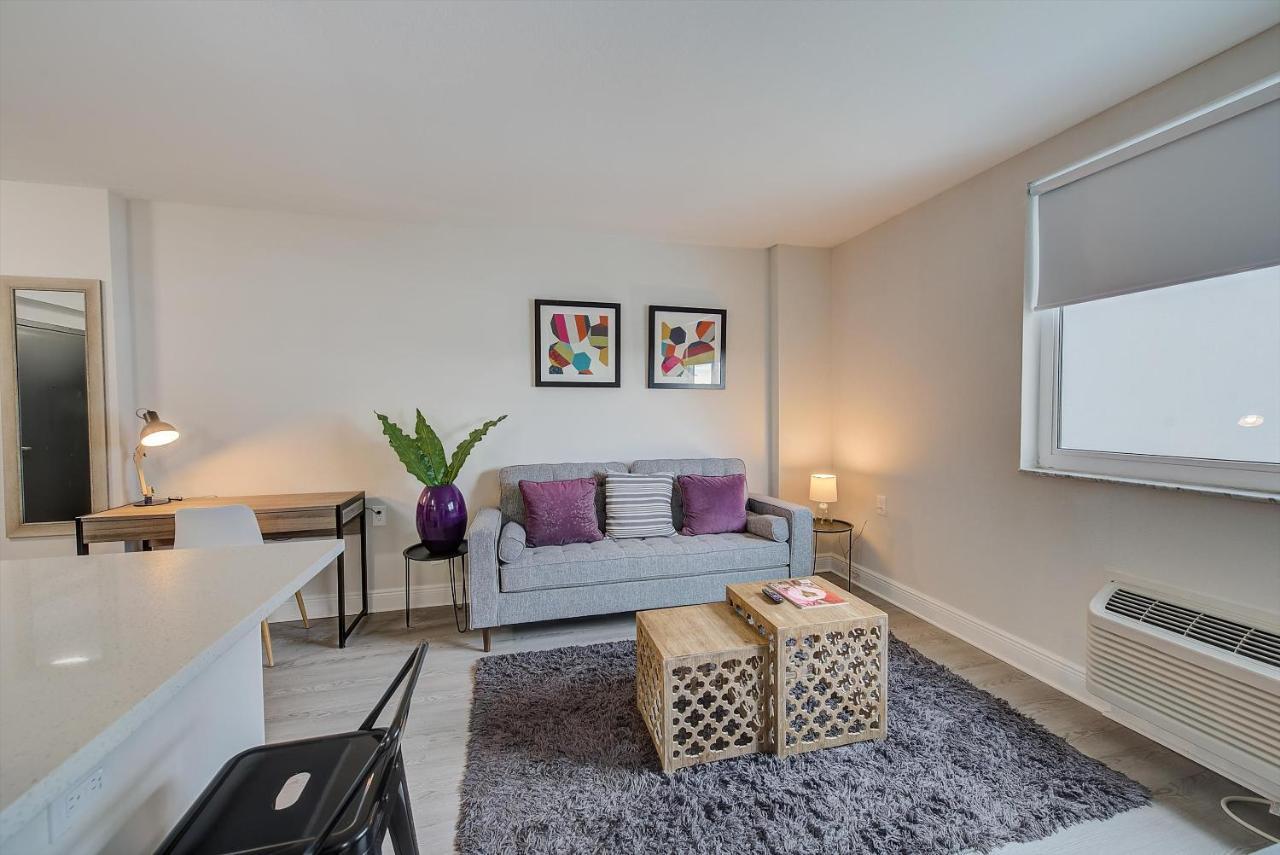 Frontdesk The Wayland Apts Downtown St Pete Apartment Сейнт Питърсбърг Стая снимка