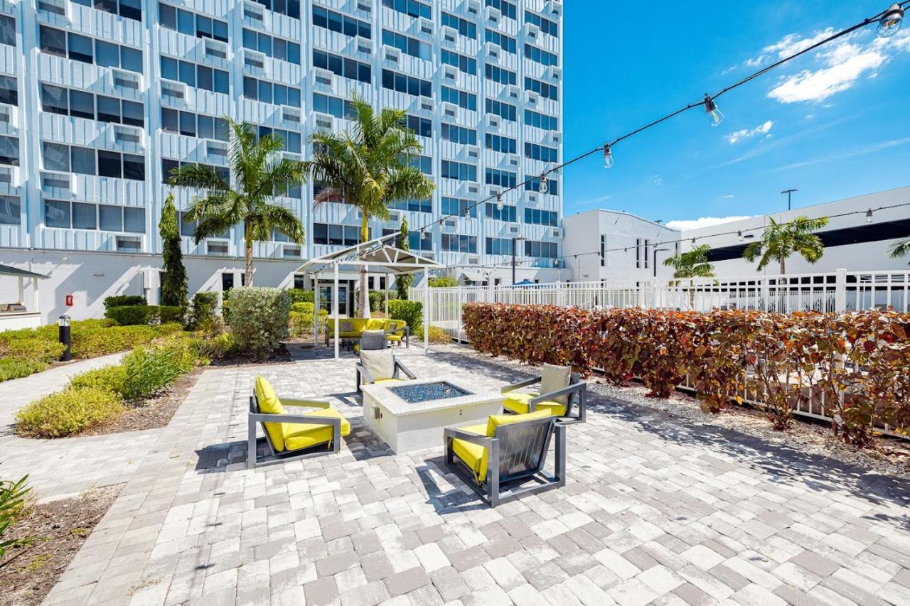 Frontdesk The Wayland Apts Downtown St Pete Apartment Сейнт Питърсбърг Екстериор снимка